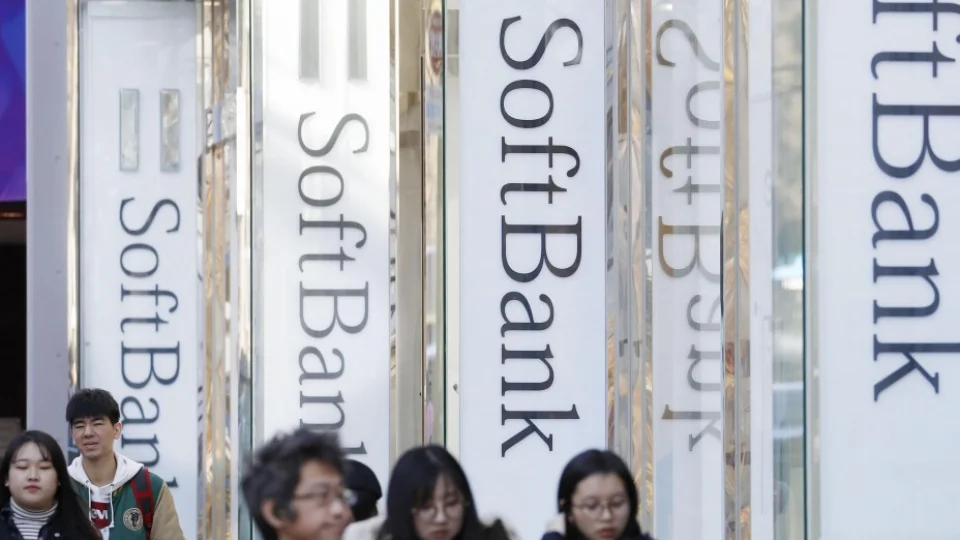 SoftBank mulls tie-up with messaging app Line, acquisition eyed