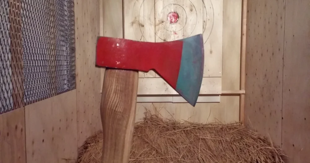 Crazy Tokyo bar rewards you with free drinks for accurate ax throwing, offers shuriken option