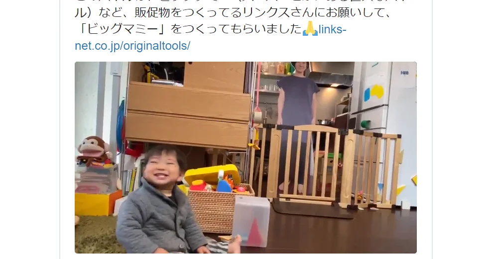 Japanese mother creates life-size cardboard cutout of herself to soothe her child 【Pics & Video】