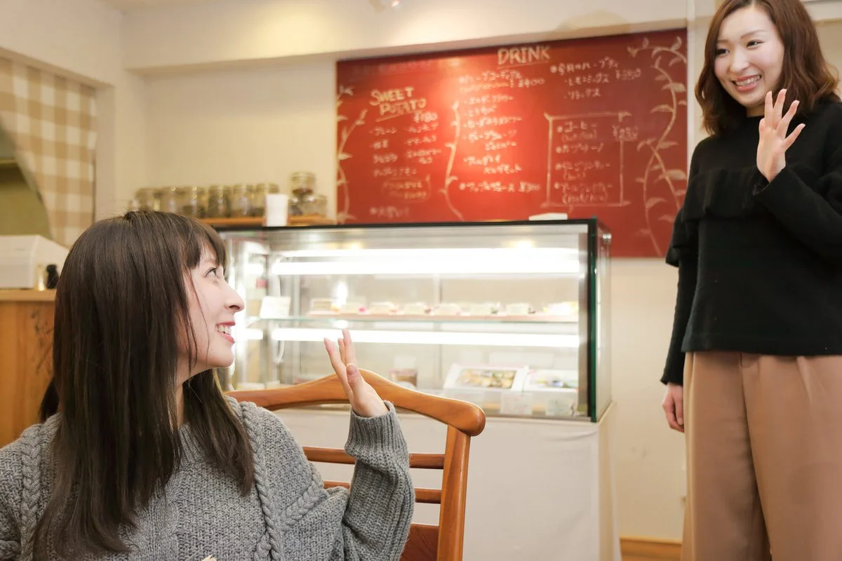 The Awkward Art of Saying Goodbye in Japan