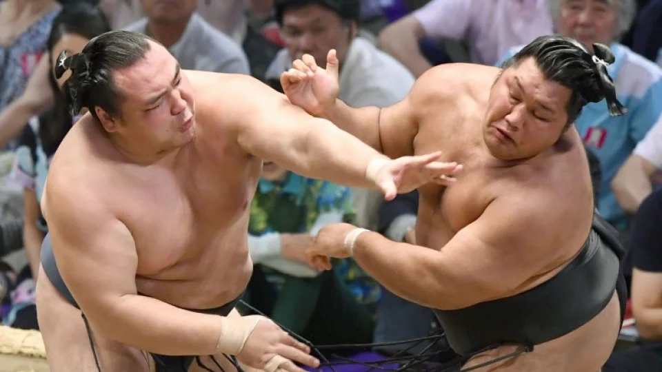 Sumo: Kakuryu's bid for 3rd-straight championship off to good start