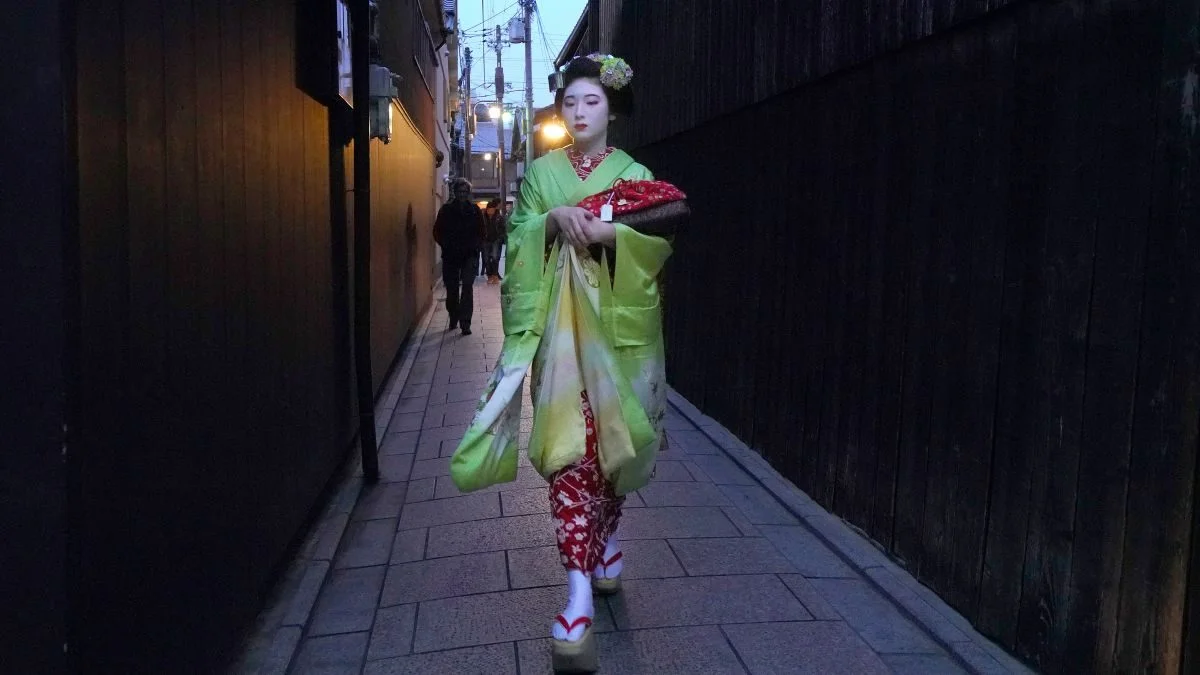 Tourists In Kyoto Are Making Geishas' Lives Difficult