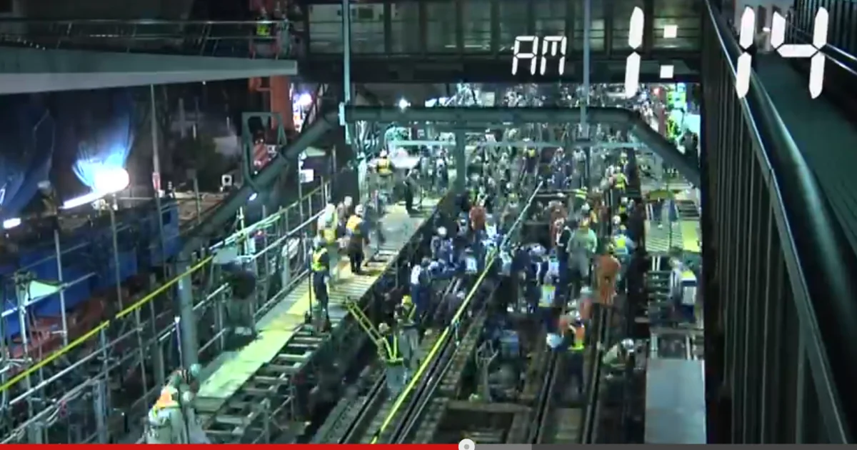 1,200 Japanese workers convert above-ground train to subway line in a matter of hours