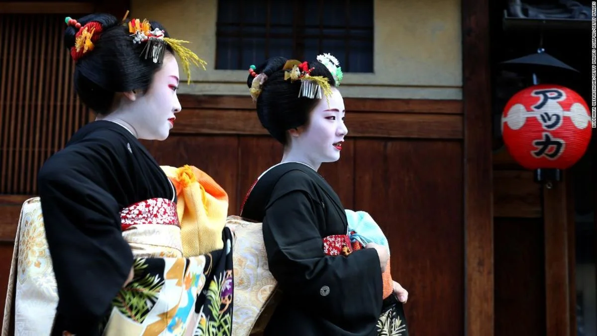 Kyoto's Gion neighborhood cracks down on photography