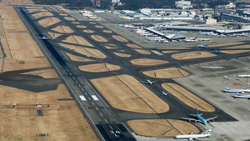 Narita operator to soon apply to gov't for runway extension, addition