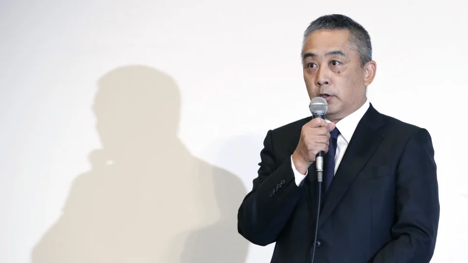 Yoshimoto chief retracts punishment of scandal-hit comedians