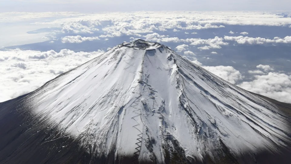 IN PHOTOS: Mt. Fuji gets season's first snowcap