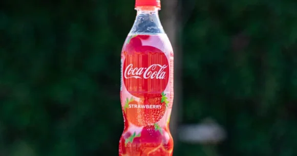 Is Coca-Cola Japan’s brand-new strawberry Coke any good?【Taste test】