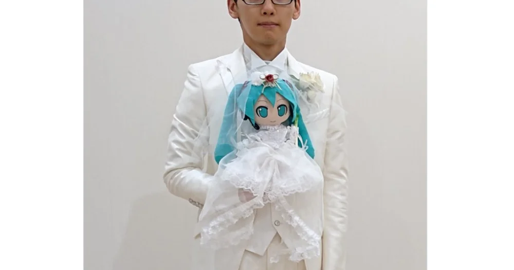 35-year-old otaku throws US$17,700 wedding ceremony in Tokyo so he can marry his 2-D crush
