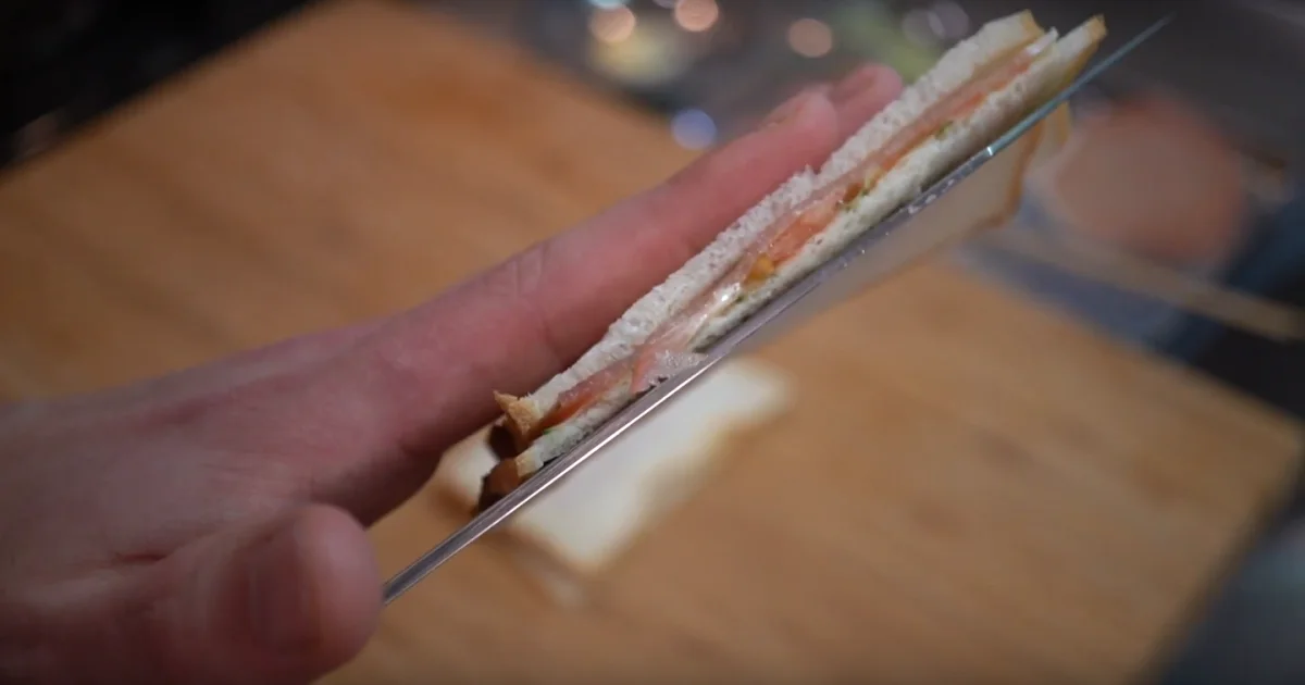 Japanese knife pro makes world's allegedly thinnest sandwich【Video】