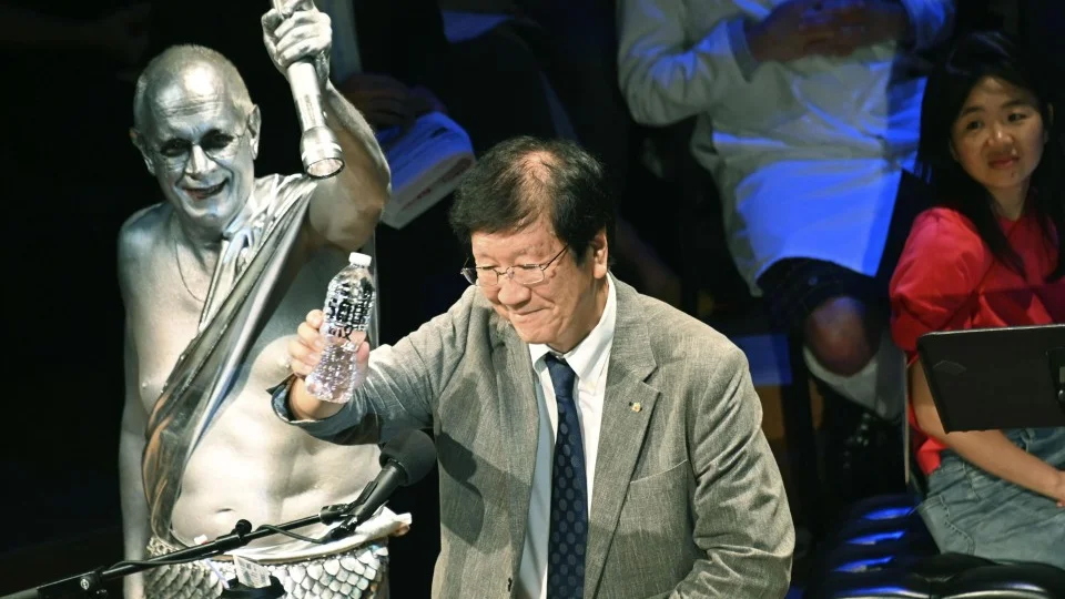 Japan team wins Ig Nobel award for measuring children's saliva
