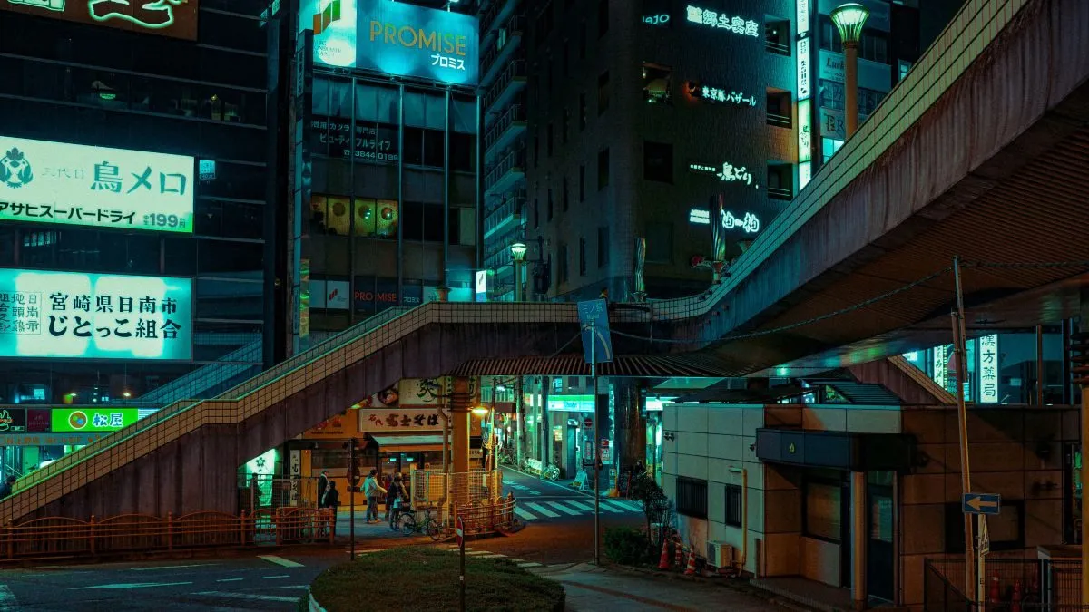 The Walkway. Tokyo, Japan. By Anssi Määttä