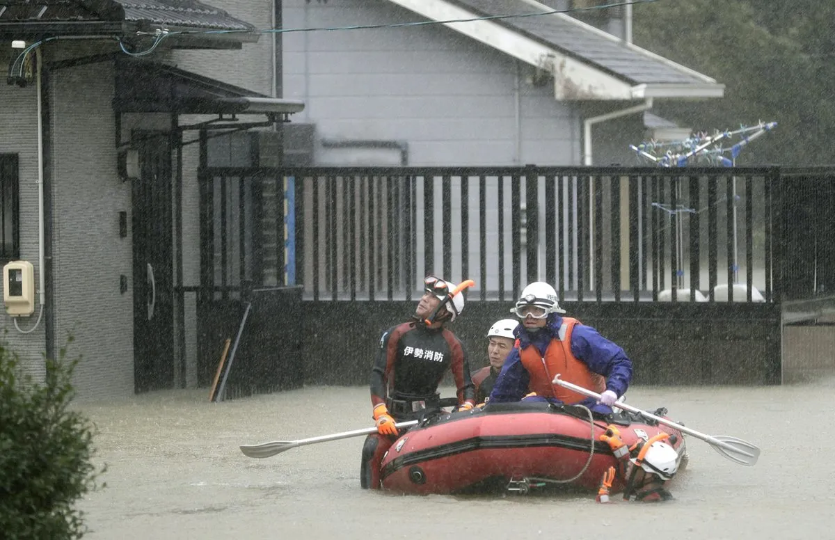 BBC News | Japan hit by biggest typhoon in decades