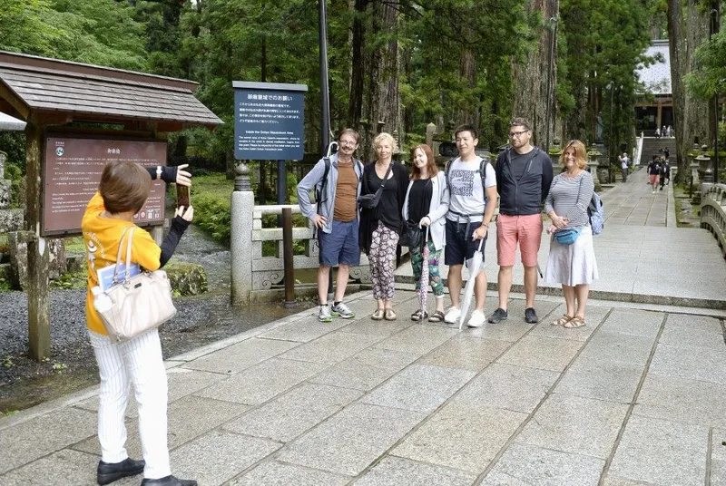 Temples turn to lodgings for overseas tourists in bid to survive