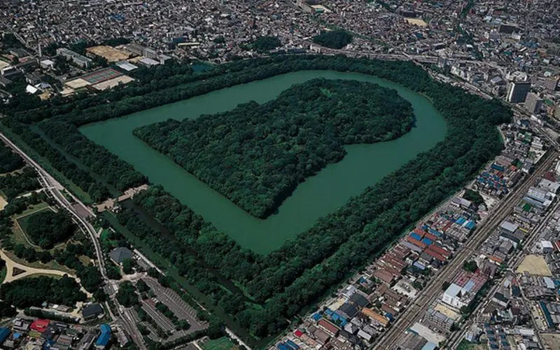 The Tomb of Emperor Nintoku (Daisen Kofun)