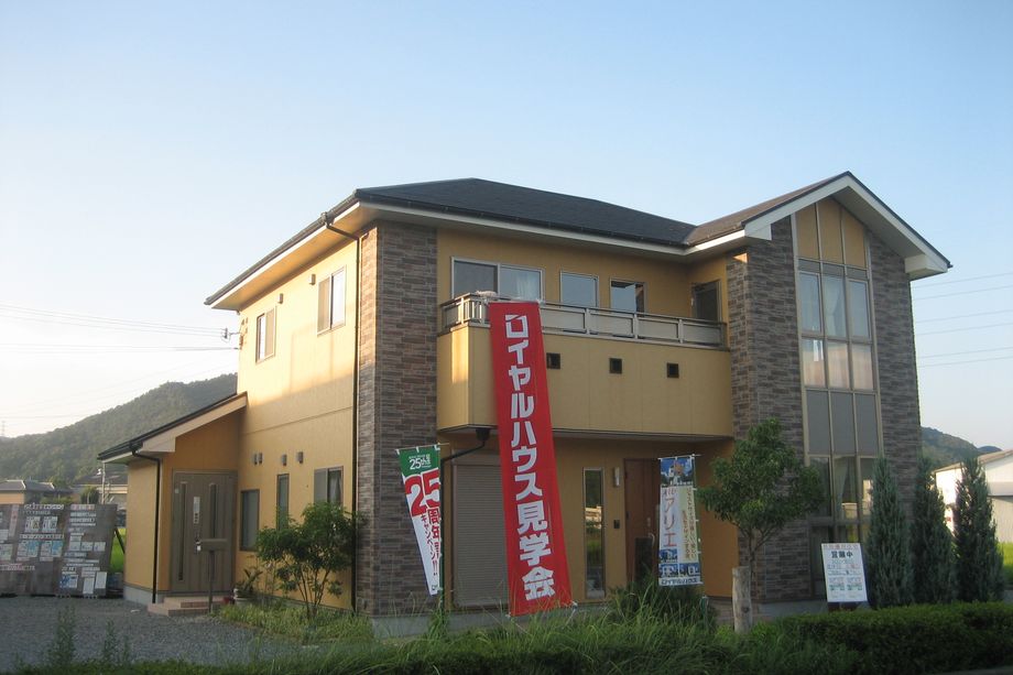 Why the average family in Tokyo can own a new house for $850/month