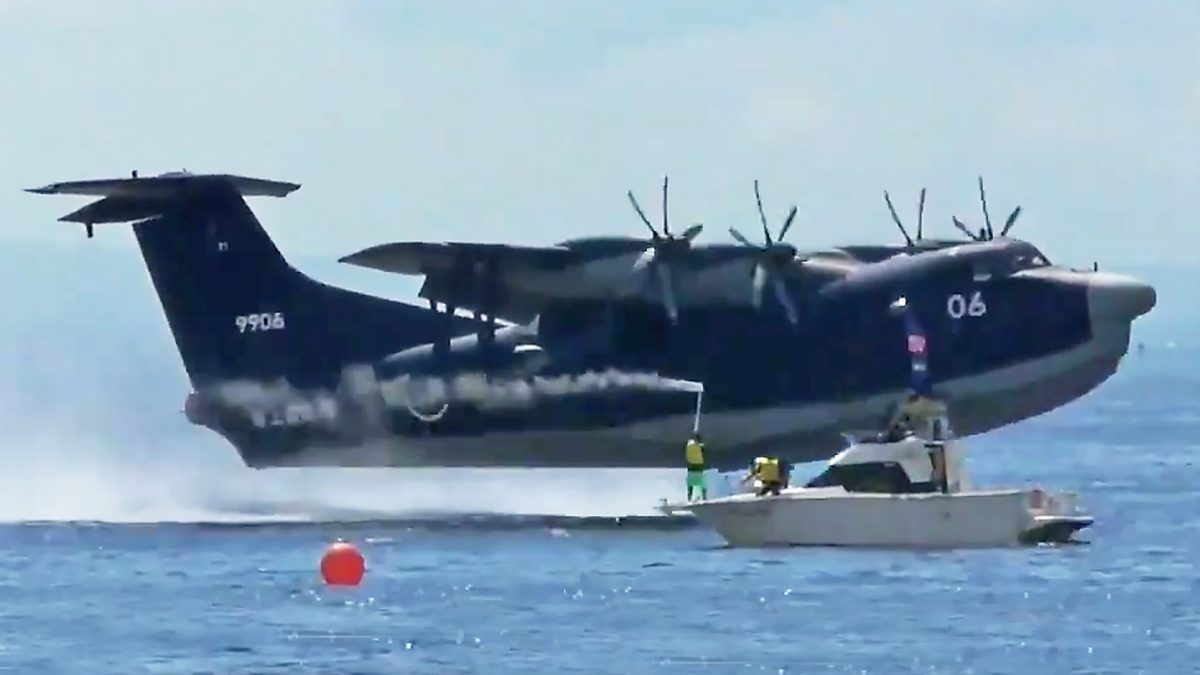 Watch Japan's Giant US-2 Amphibious Flying Boat Land In An Amazingly Short Distance