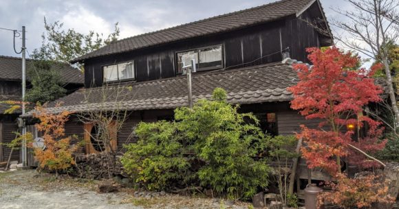 Michelin Guide-recommended delights await inside this spooky looking old house in Oita Prefecture
