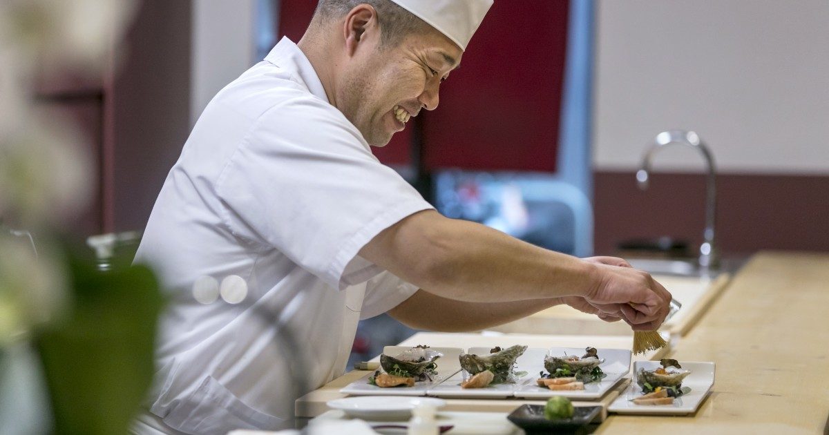 Review: A bright new sushi star appears in an Encino strip mall