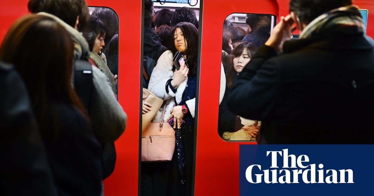 Tokyo rush hour and cardboard Trumps: Tuesday’s best photos