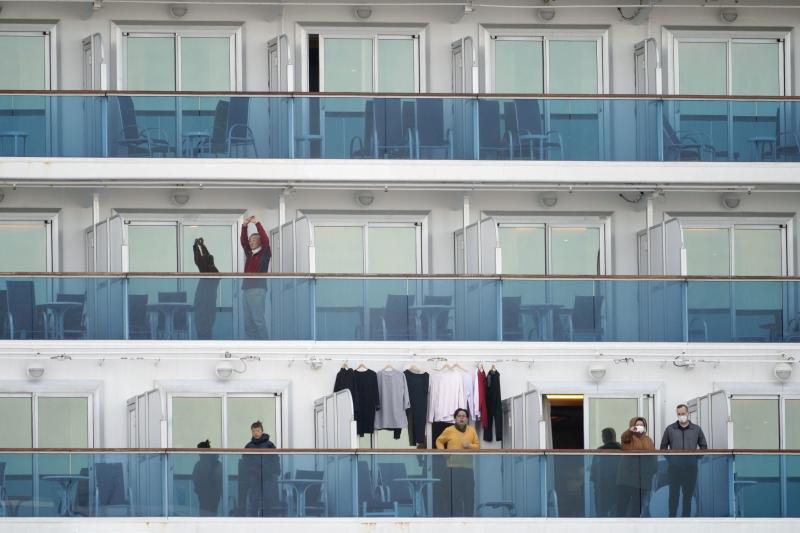 Japan's cruise ship quarantine enabling coronavirus, expert says