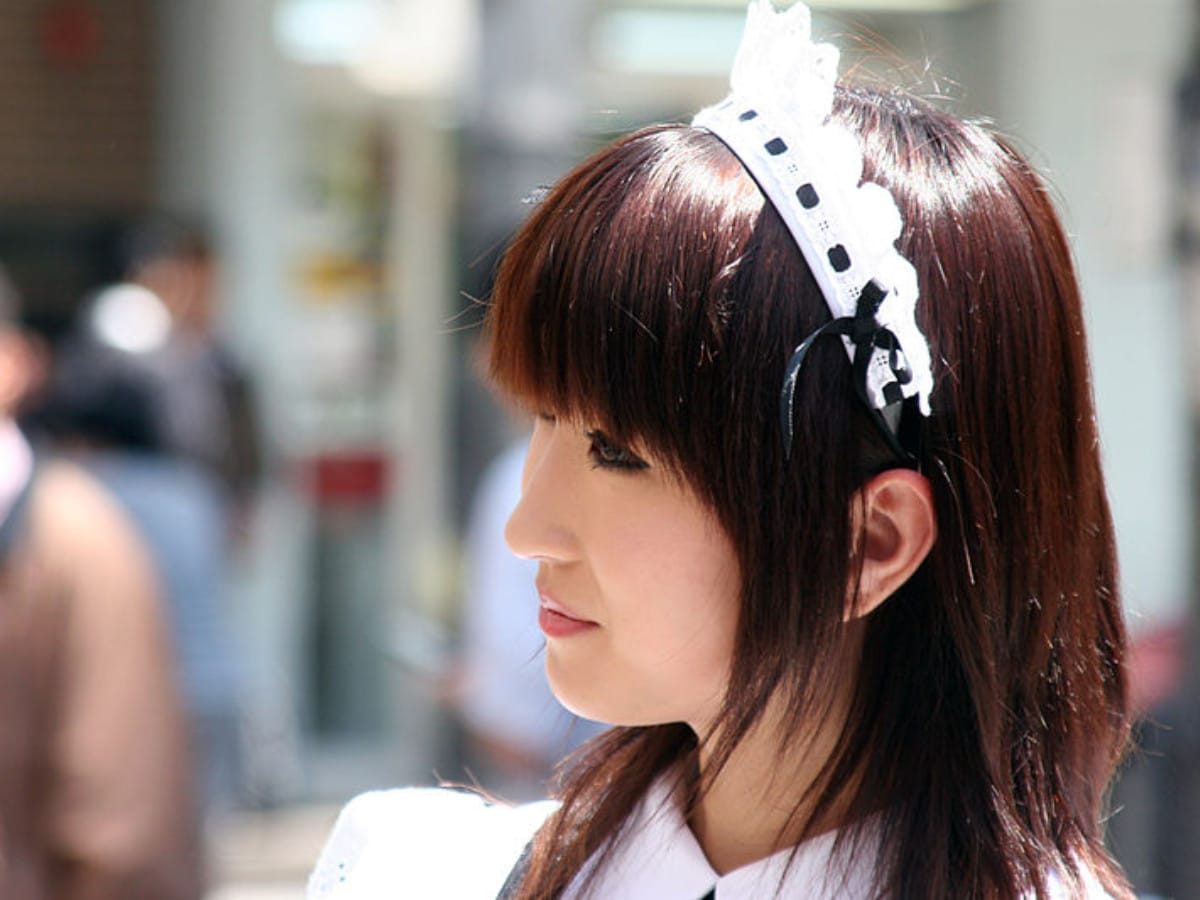 What draws customers, and employees, to maid cafes?
